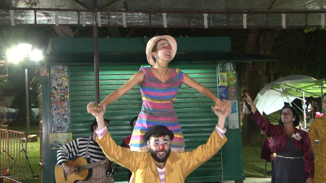 Apresentação circense e show gratuito marcam início do Natal Imperial em Petrópolis