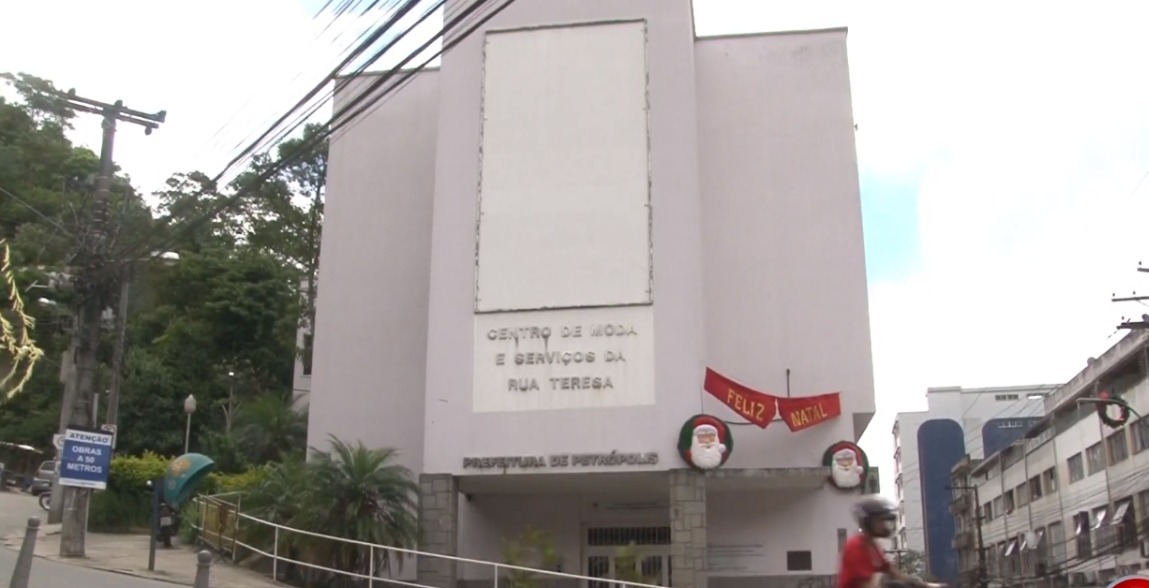 Comerciantes da Rua Teresa denunciam que Centro de Moda e Serviços permanece fechado após as tragédias deste ano