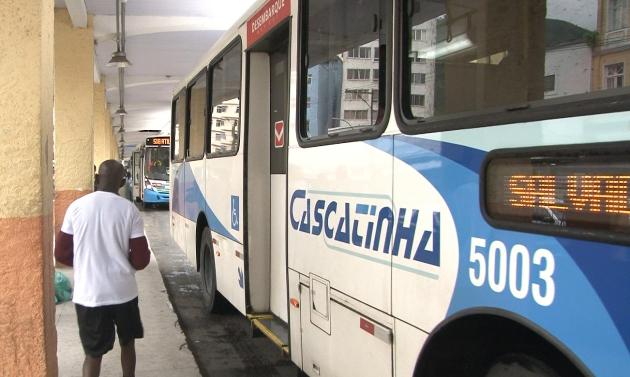 Após manifestações contra a Viação Cascatinha, Prefeitura de Petrópolis determina que empresas de ônibus melhorem os serviços