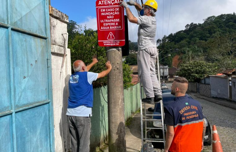 Ilhas de segurança: Prefeitura de Petrópolis inicia instalação das placas na região da Coronel Veiga