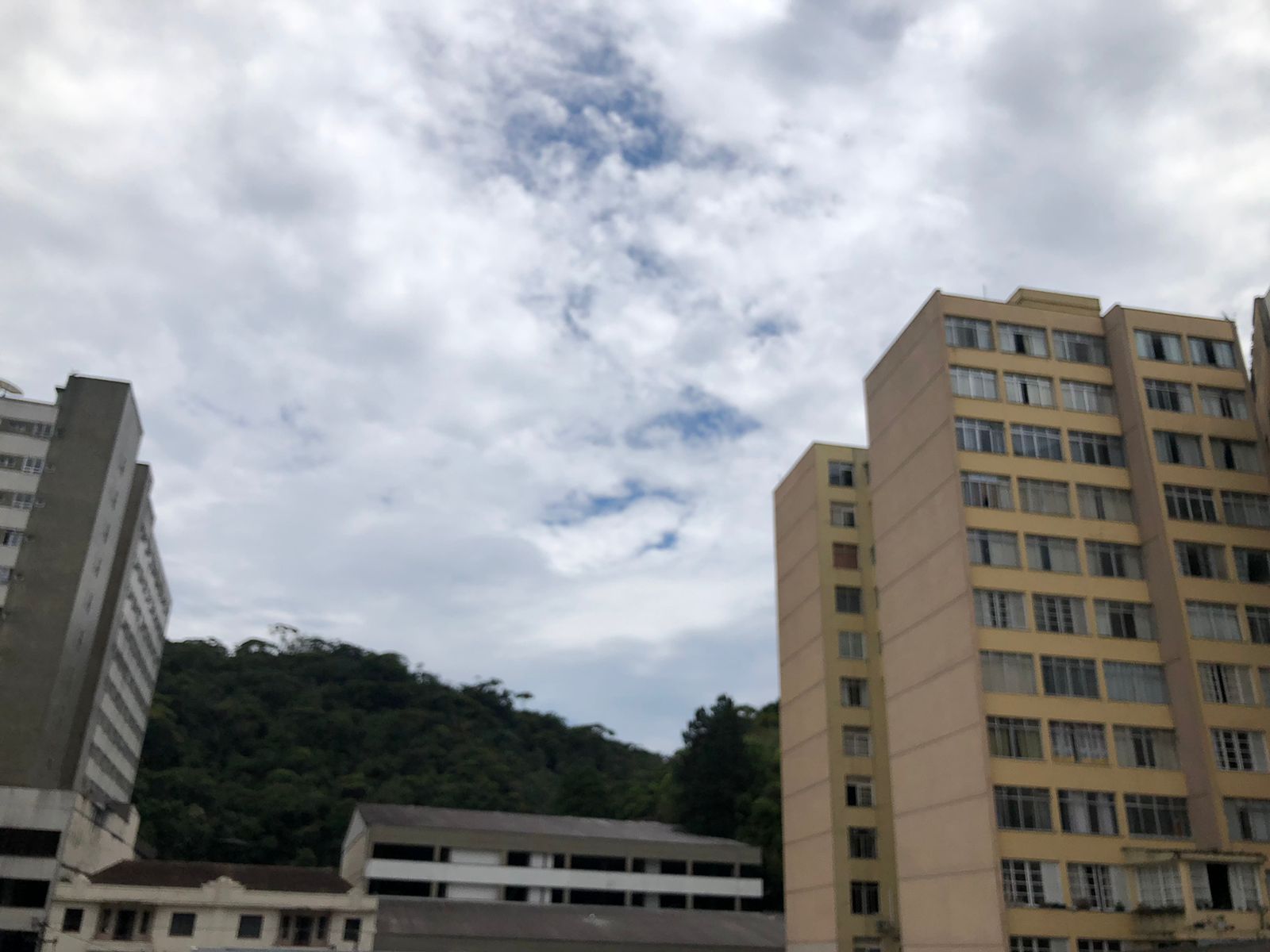 Defesa Civil de Petrópolis emite alerta de pancadas de chuvas para hoje (12)