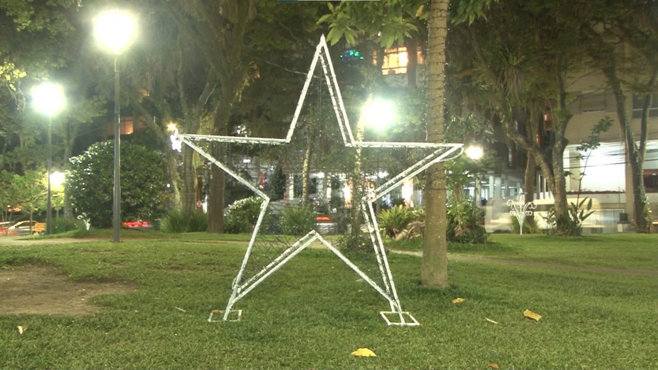 Montagem do Natal Imperial permanece incompleta após doze dias do início do evento