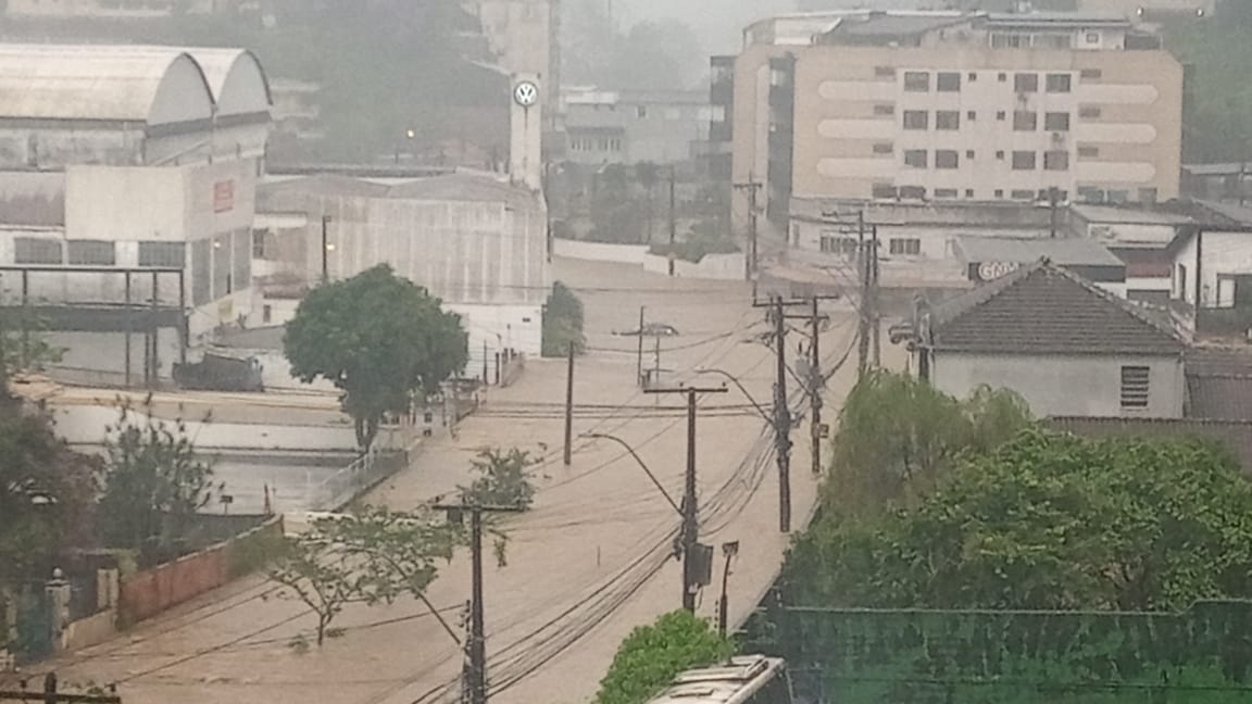 Sem ações efetivas do poder público, Petrópolis fica novamente de baixo da água