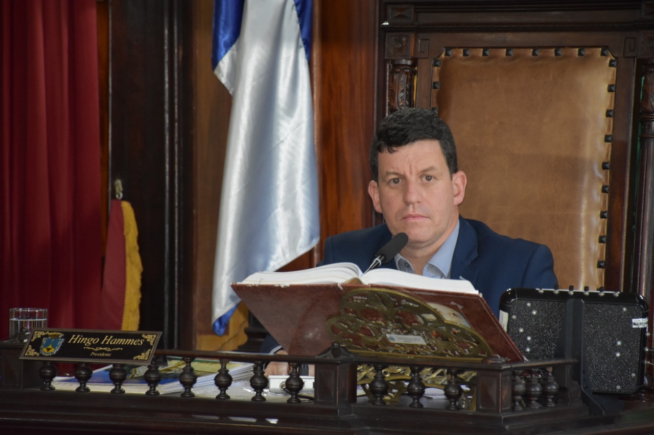 Presidente da Câmara pede informações ao governo municipal sobre os serviços de iluminação do Natal