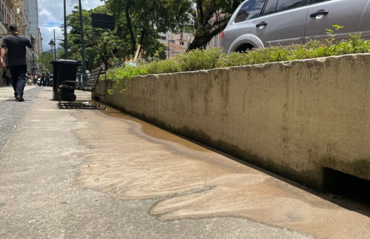 Mesmo sem novos prejuízos, lojistas de Petrópolis temem que fortes chuvas afastem clientes