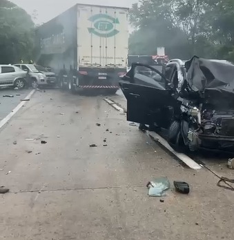 Sete pessoas ficam feridas em acidente grave registrado na BR-040