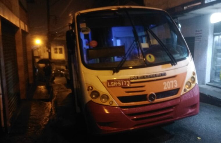 Ônibus da viação Petro Ita gera transtornos na 24 de Maio