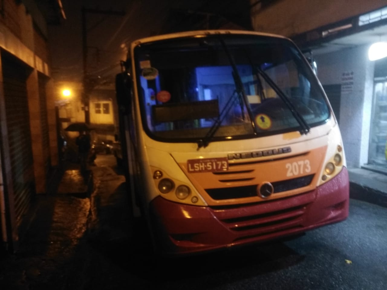 Ônibus da viação Petro Ita gera transtornos na 24 de Maio