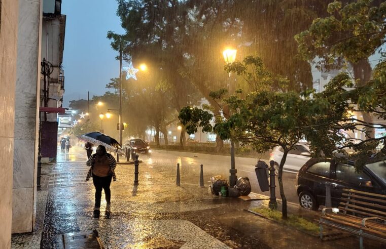 Defesa Civil de Petrópolis pede que a população fique atenta a chuva forte na cidade