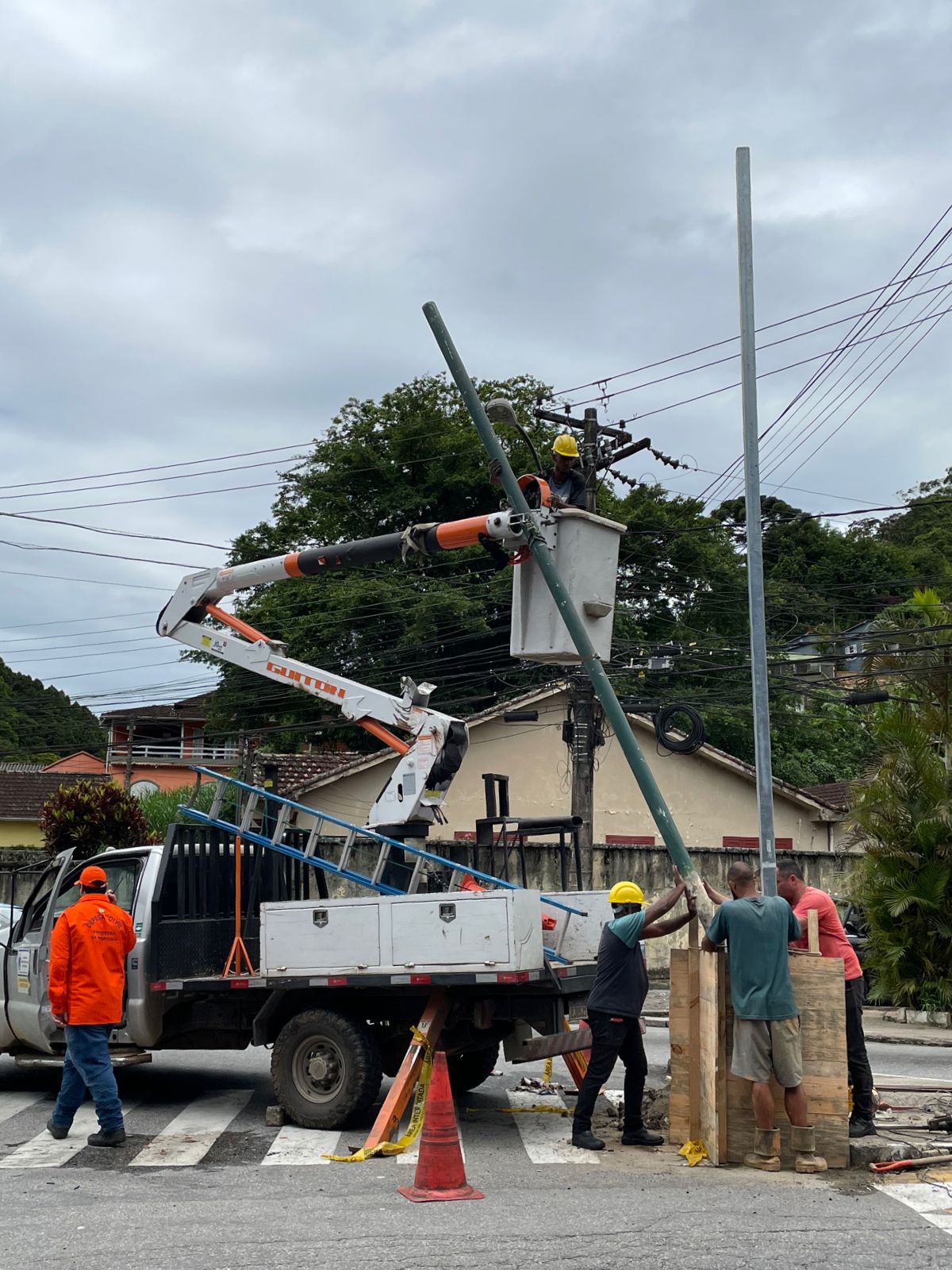 Prefeitura começa a instalação de cancelas automáticas na Coronel Veiga