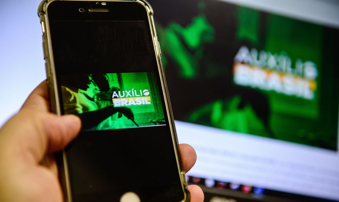 Pagamento da parcela de dezembro do Auxílio Brasil começou hoje (12)