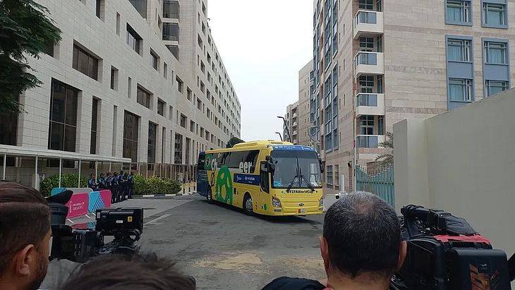 Em clima melancólico, seleção brasileira deixa o hotel em Doha