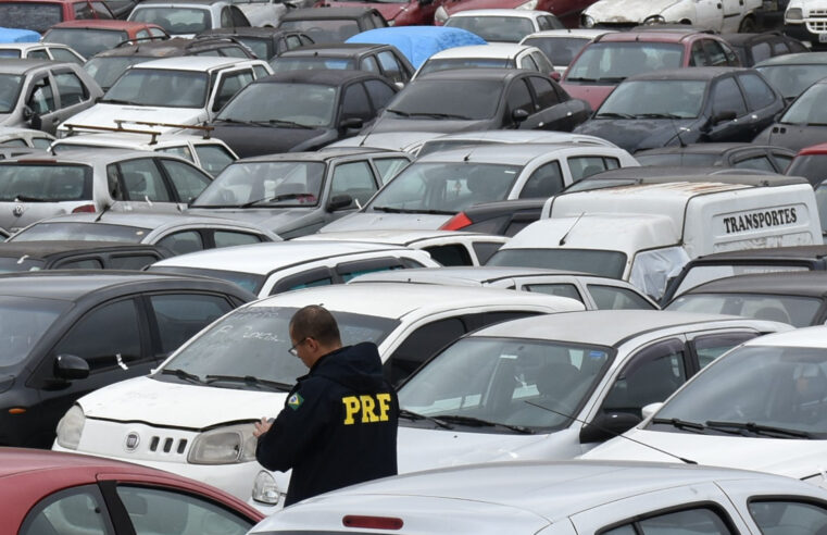 A Polícia Rodoviária Federal no Rio de Janeiro realizará um leilão no dia 28 de dezembro de 2022, na modalidade online, onde serão leiloados mais de 200 veículos