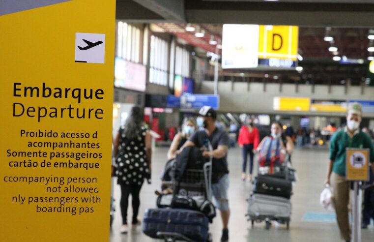 Greve dos aeronautas segue pelo 4º dia&nbsp;com voos atrasados
