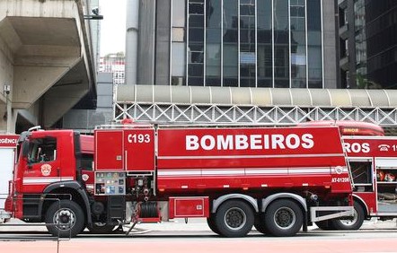 Incêndio destrói parte de casa, na Várzea, em Teresópolis