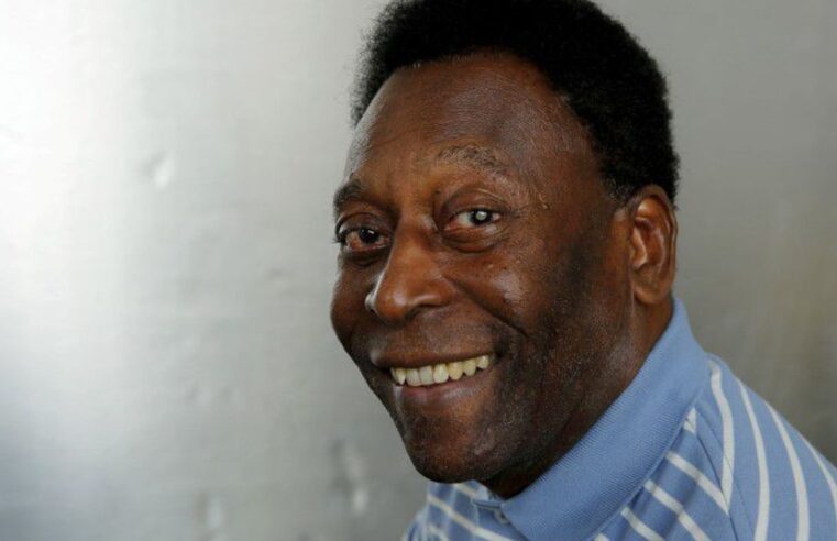 Pelé agradece mensagens de apoio após internação