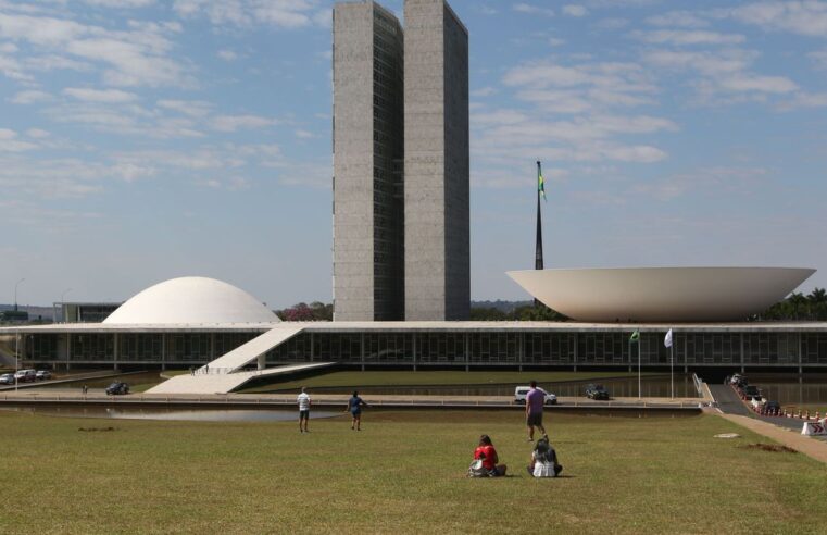 Congresso promulga reajustes para parlamentar, ministro e presidente