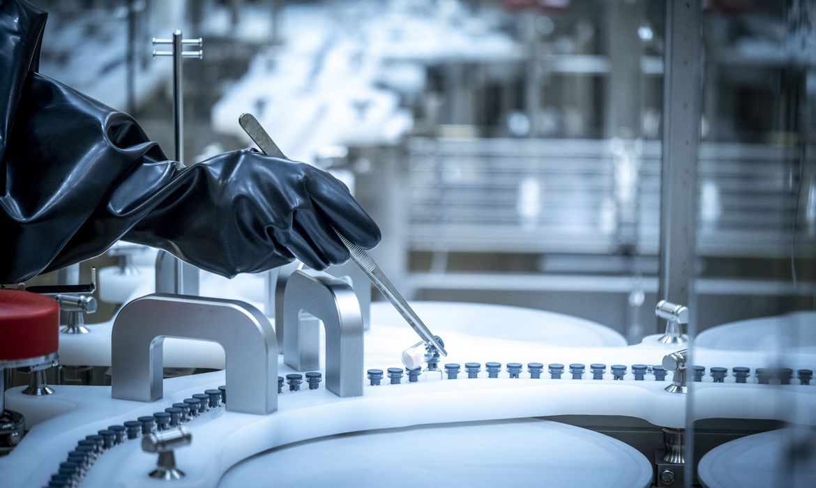 Vacinas contra covid-19 validaram plataforma mRNA, diz pesquisador