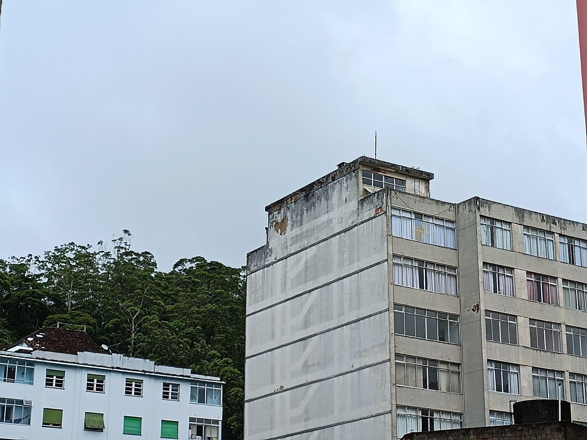 Defesa Civil de Petrópolis emite alerta via SMS de chuva para o município de Petrópolis