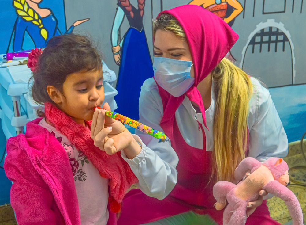 Odontopediatra realiza projeto com foco em incentivar a escovação de dentes