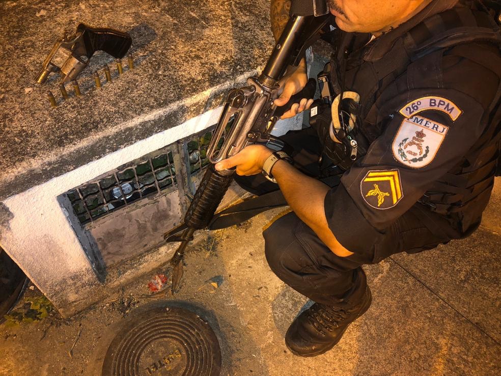 Polícia Militar apreende armas no Meio da Serra