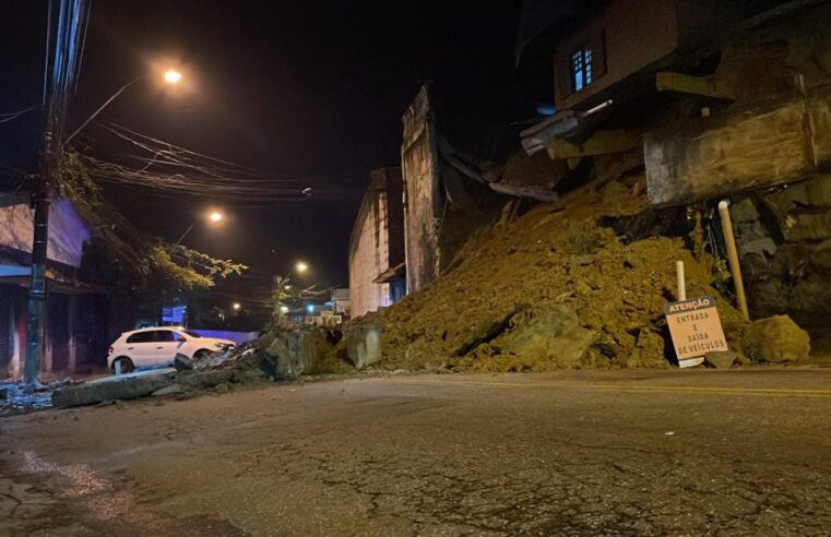 Casa é interditada após queda de muro  no Quissamã