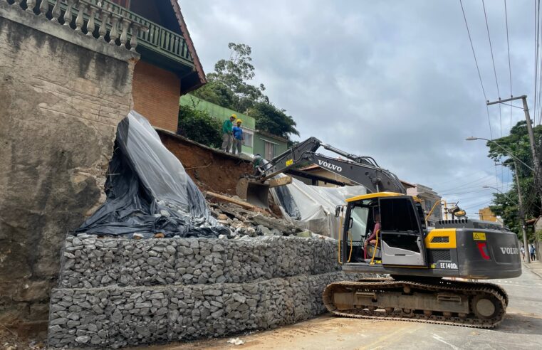 Rua Quissamã é temporariamente interditada nesta quarta-feira (04) para reconstrução de muro que desmoronou