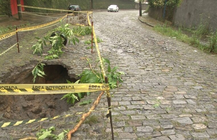 Nove ocorrências, devido ao mau tempo, já foram registradas nesta sexta-feira (06) em Petrópolis