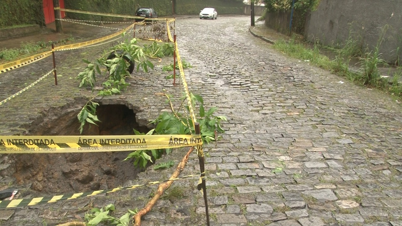 Nove ocorrências, devido ao mau tempo, já foram registradas nesta sexta-feira (06) em Petrópolis