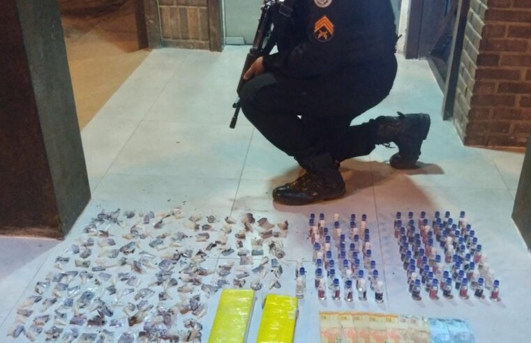 Homem é preso pela Polícia Militar após ser flagrado com drogas no Vale do Carangola
