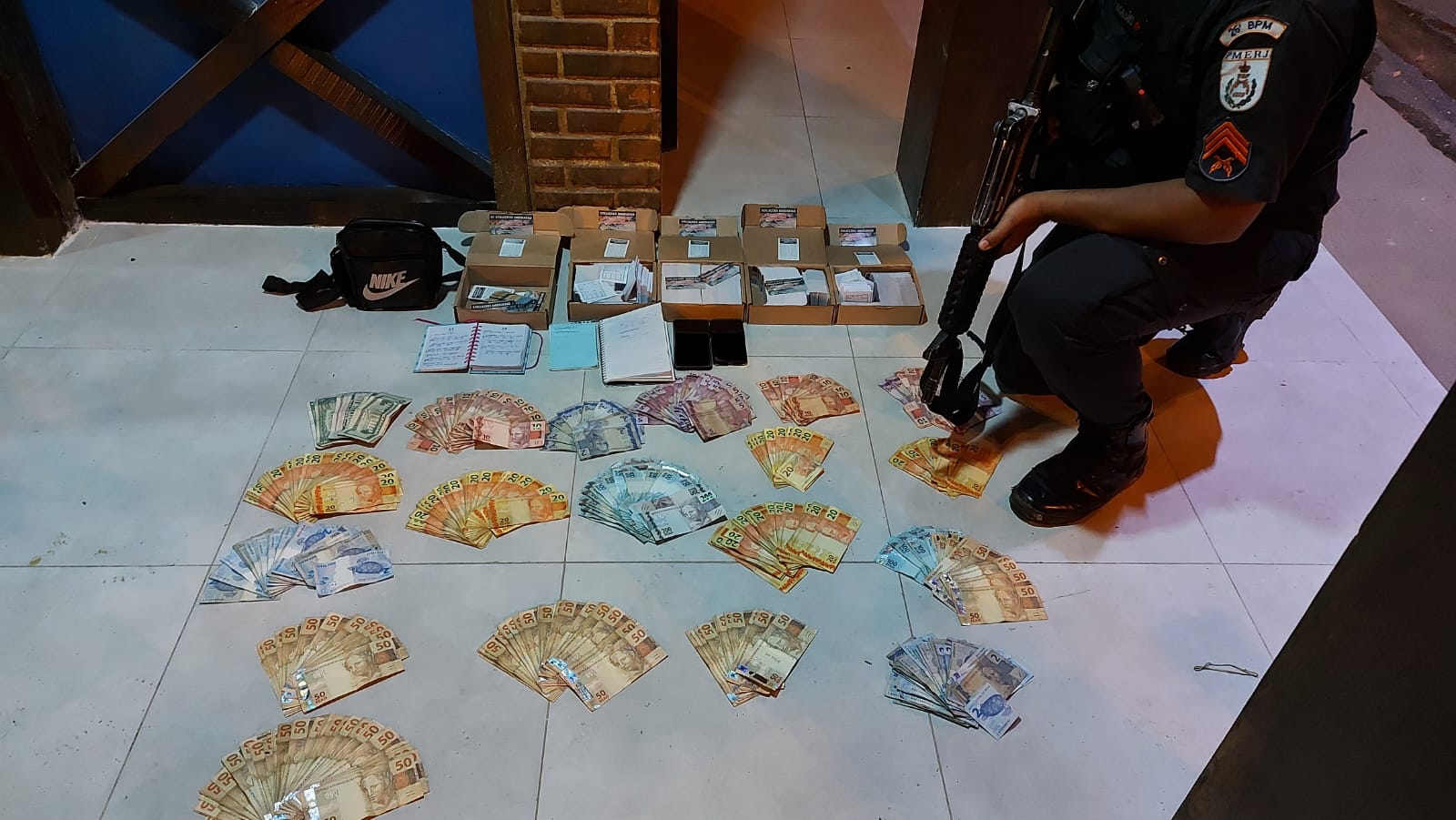 Polícia Militar recupera veículo clonado em Petrópolis e prende homem por agiotagem