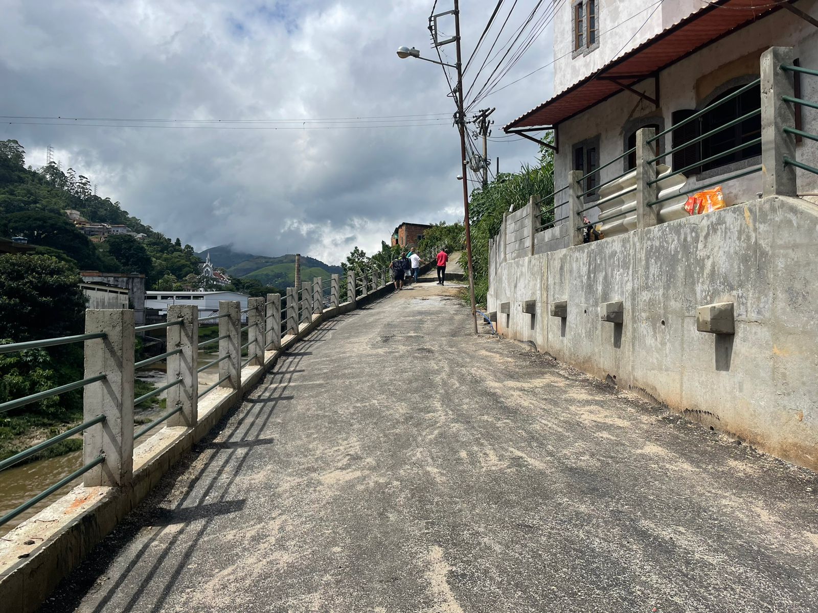 Rua Oliveira Bulhões, em Petrópolis, é reaberta após 11 meses de interdição