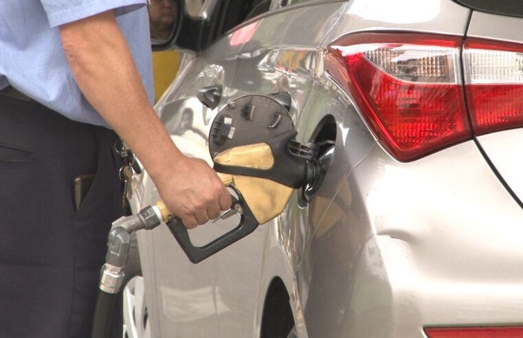Preço de combustíveis registra queda nos postos, mas Petrobras anuncia reajuste no valor