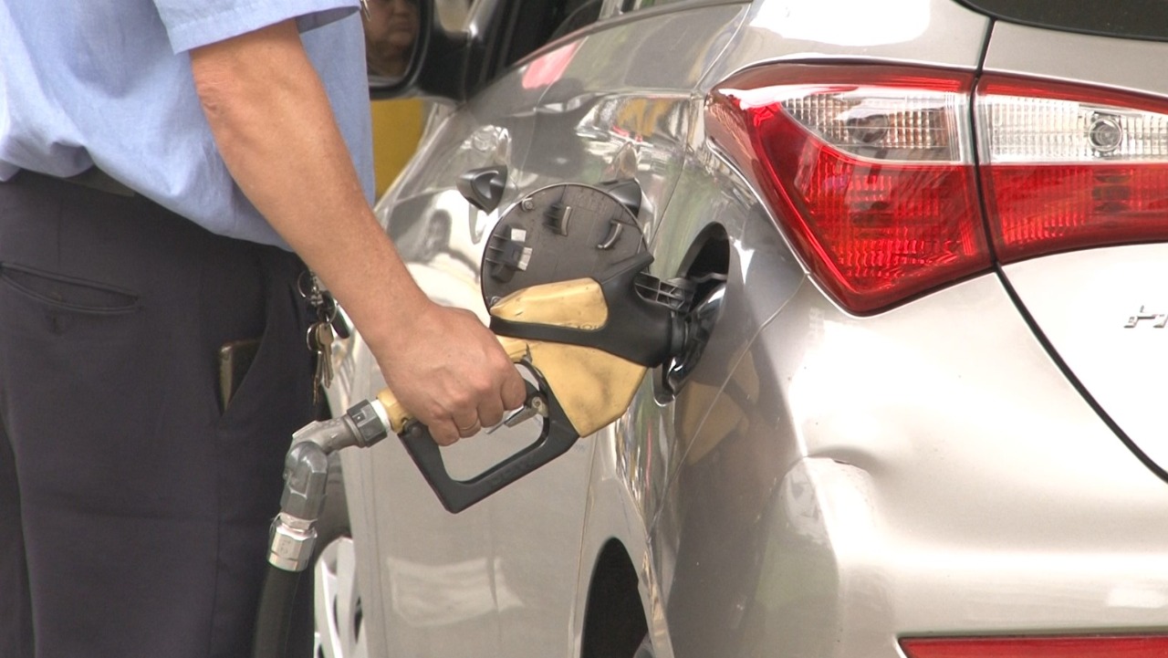 Preço de combustíveis registra queda nos postos, mas Petrobras anuncia reajuste no valor