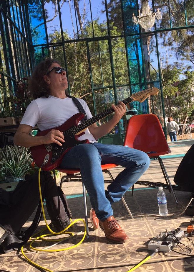 Noite de jazz e instrumental no centro com Magnani Groove