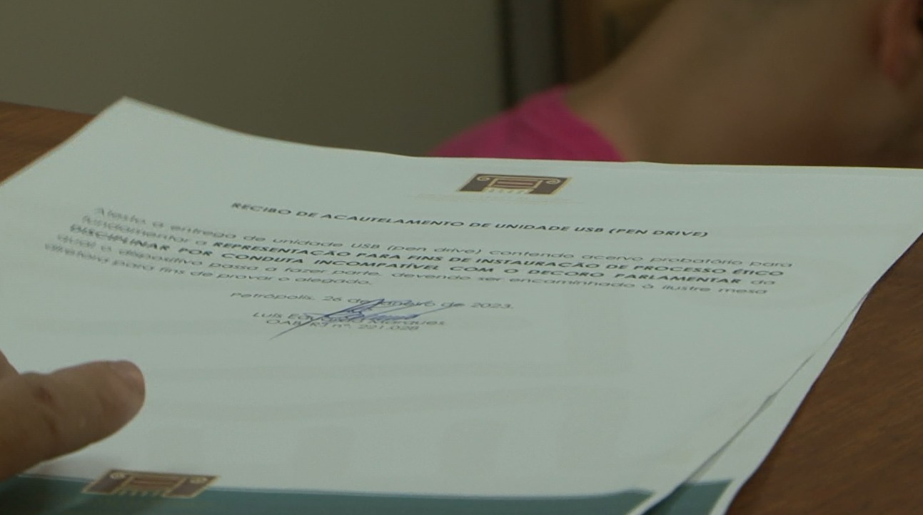 Representação contra vereador Domingos Protetor é entregue na Câmara Municipal