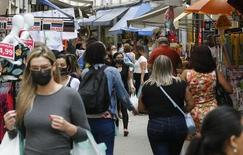 Vendas no Comércio caem 0,6% em novembro, aponta IBGE