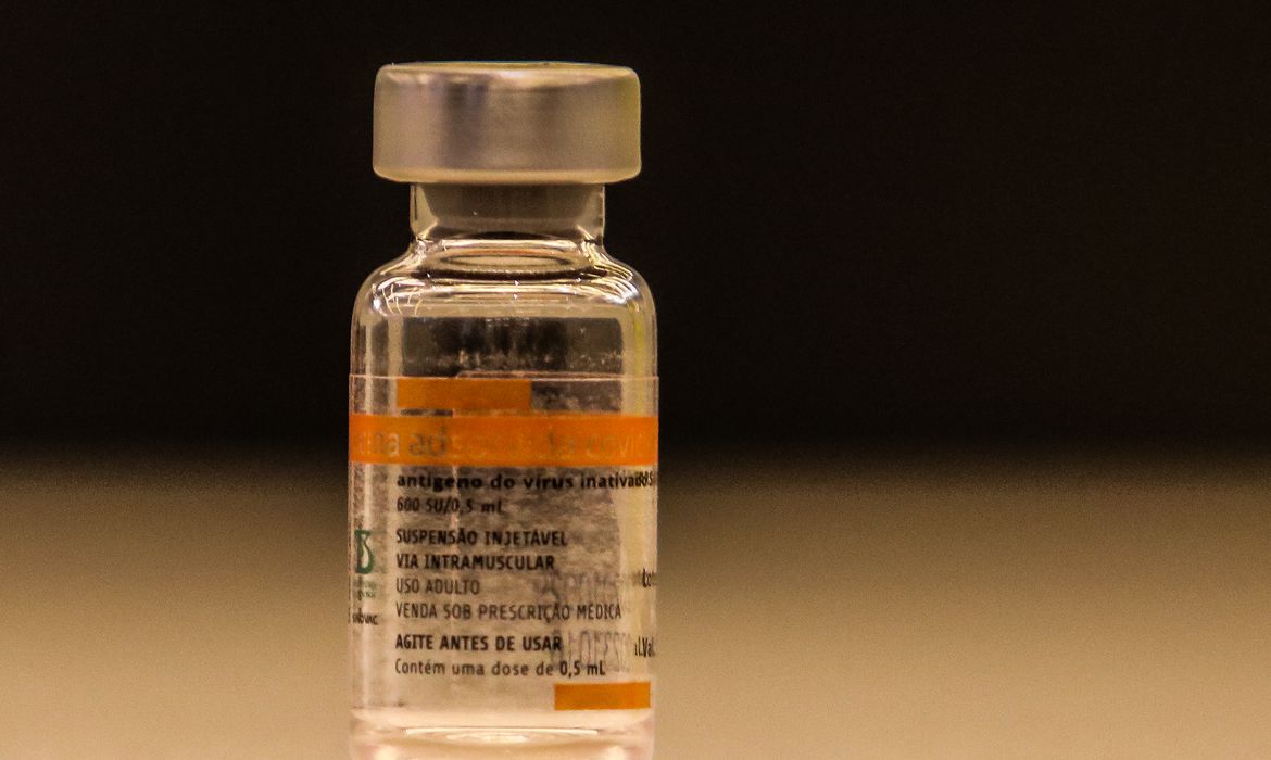 Coronavac está em falta e prefeitura de Petrópolis pede envio de novas doses