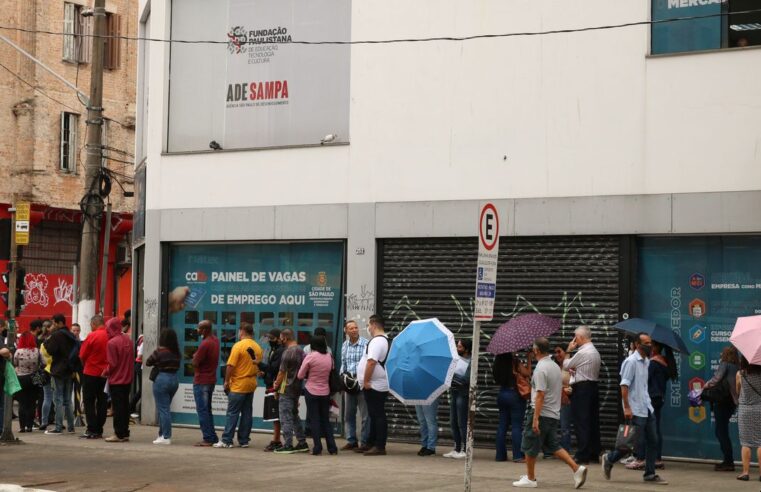Dezembro fecha com saldo negativo de 431.011 empregos, diz Novo Caged