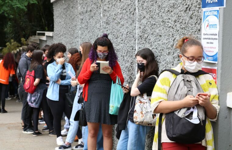 Quase 75 mil inscritos farão provas do Enem PPL e reaplicação do teste