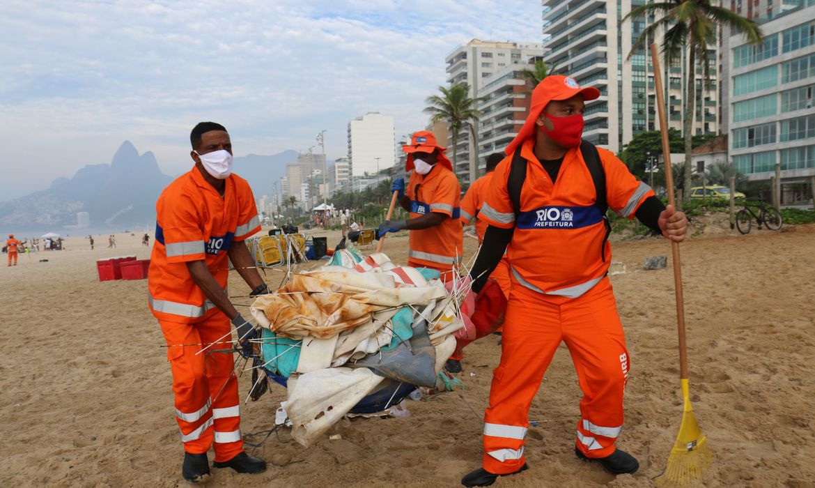 Rio: Comlurb antecipa ação de conscientização de banhistas sobre lixo