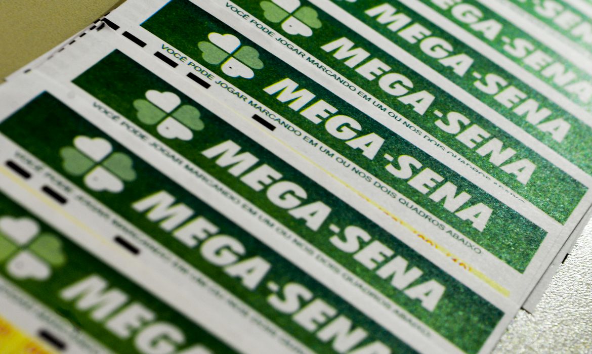 Mega-Sena acumula e próximo prêmio deve pagar R$ 37 milhões