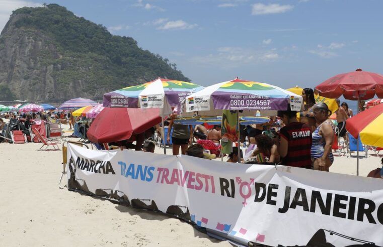 Ato reivindica direito de pessoas trans existirem em todos lugares