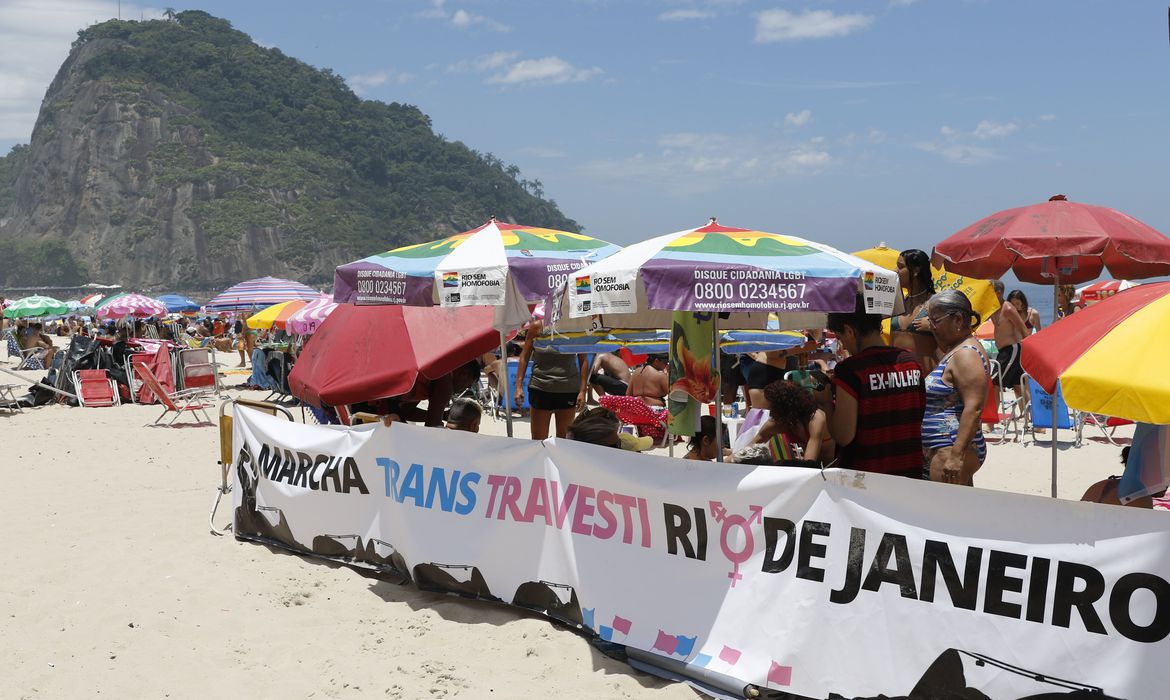 Ato reivindica direito de pessoas trans existirem em todos lugares