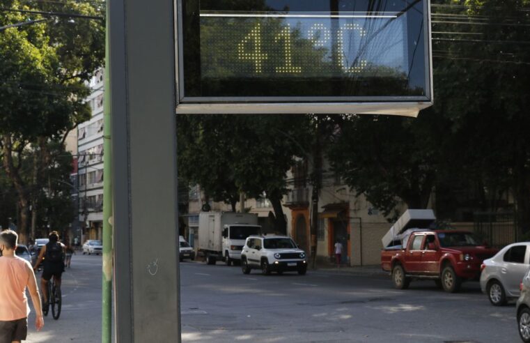 Rio: prefeitura autoriza servidores a usarem bermudas no verão