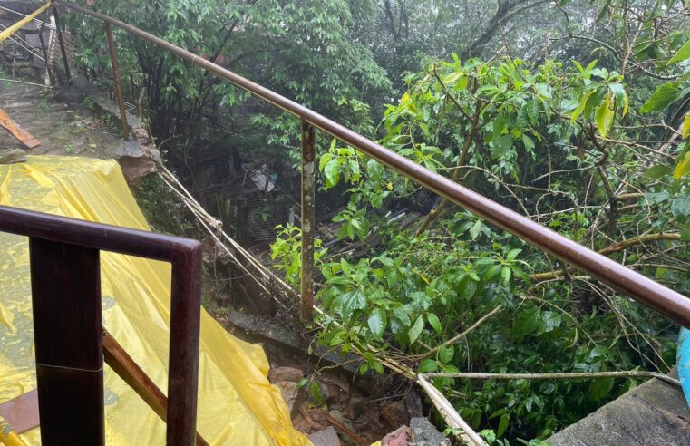 Acesso a Servidão Carmelo Domingos Galuzzi, no Alto da Serra em Petrópolis, é comprometido após deslizamento