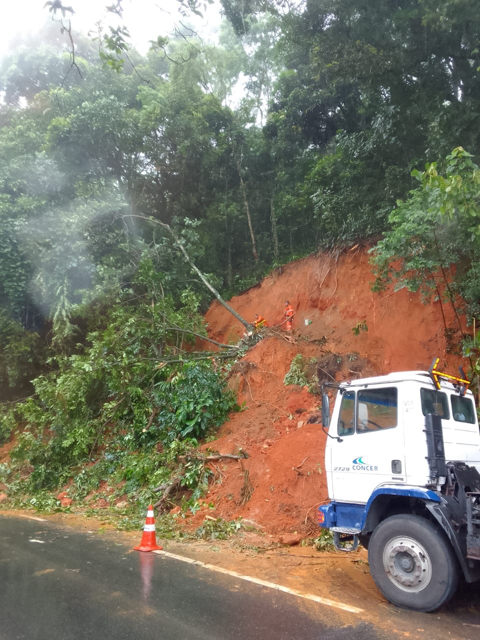 Pista de subida da serra de Petrópolis opera com normalidade