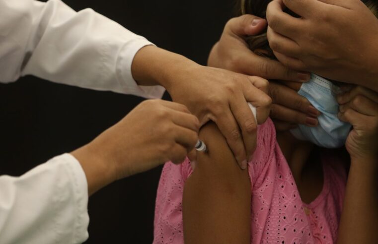 Lote de 754 mil doses da CoronaVac vai reforçar vacinação de crianças