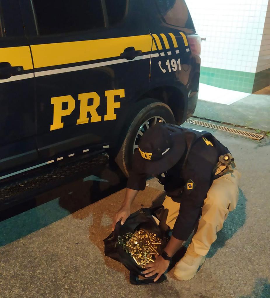 PRF apreende 600 munições de fuzil em Petrópolis