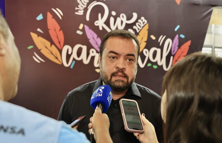 Durante Desfile das Campeãs, governador faz balanço das ações do Estado no Carnaval